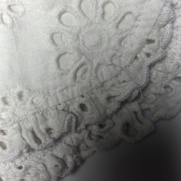 Guess eyelet shorts - Picture 3 of 4